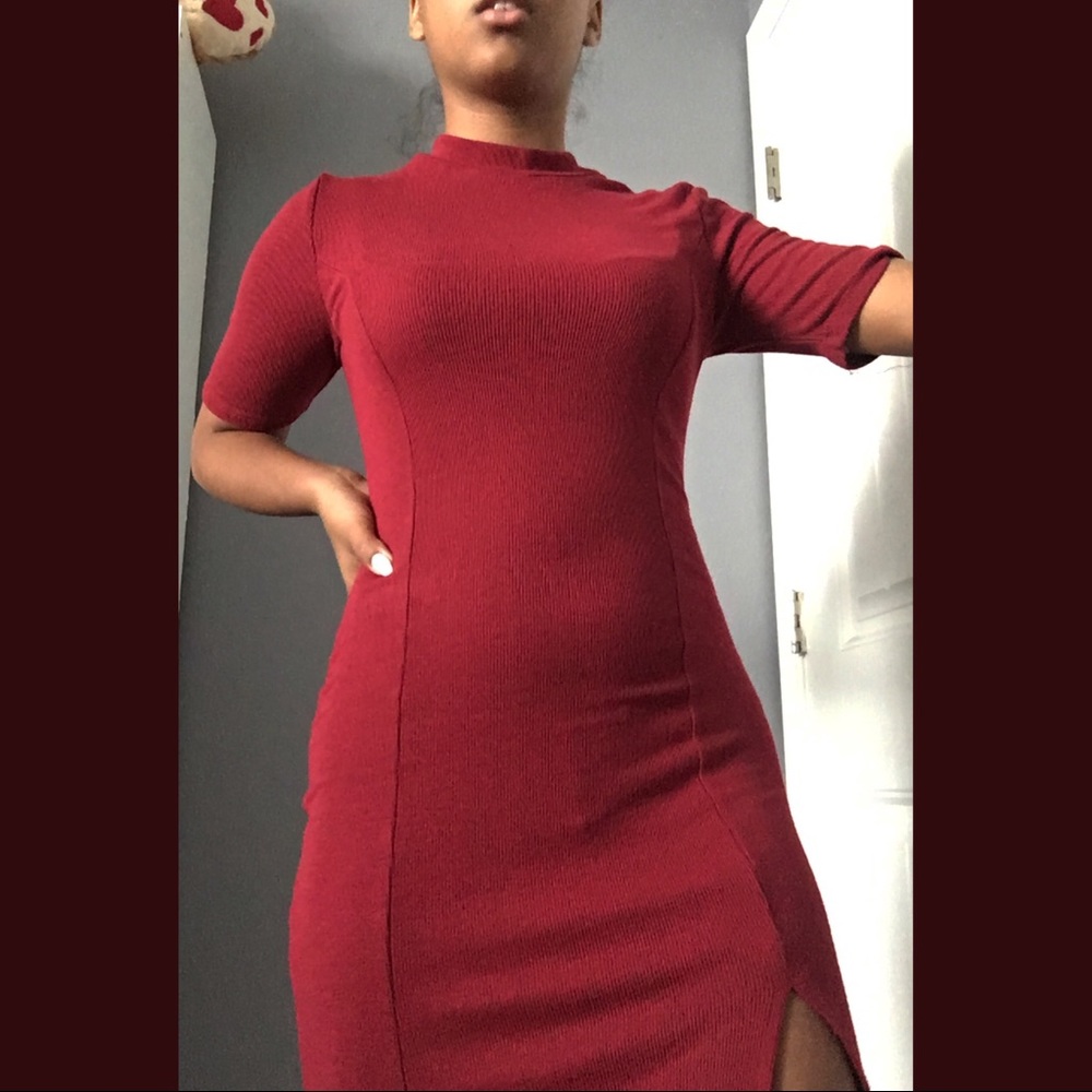 🥀Burgundy dress with slits from Heart Hips🥀